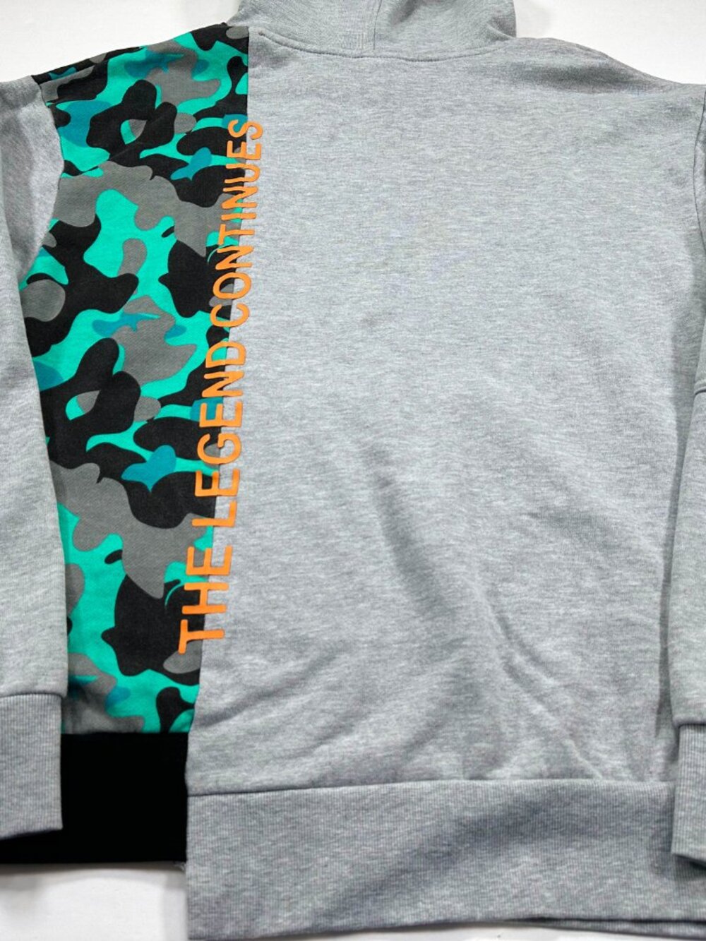 Disney Star Wars Mandalorian Hoodie L Gray Camo Mandalorian Baby Yoda Grogu - Picture 6 of 6